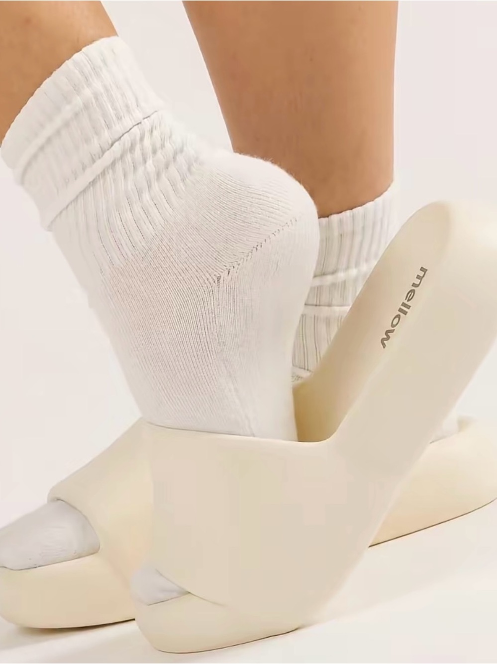 MellowSoft Dream Slides Cream Shoes Slippers Size 8-9